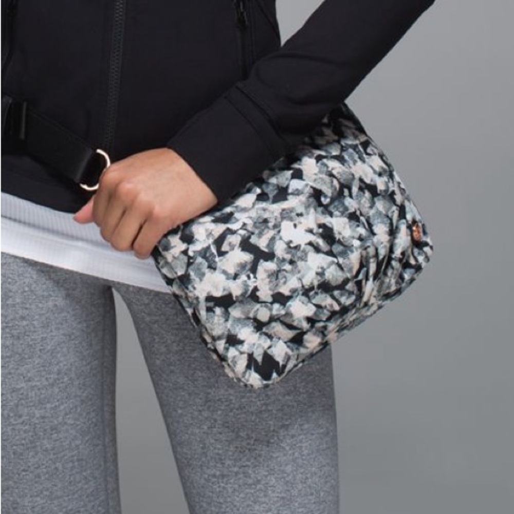 Lululemon Mystic Jungle Hip to Be Free Bag Black Pink Creme